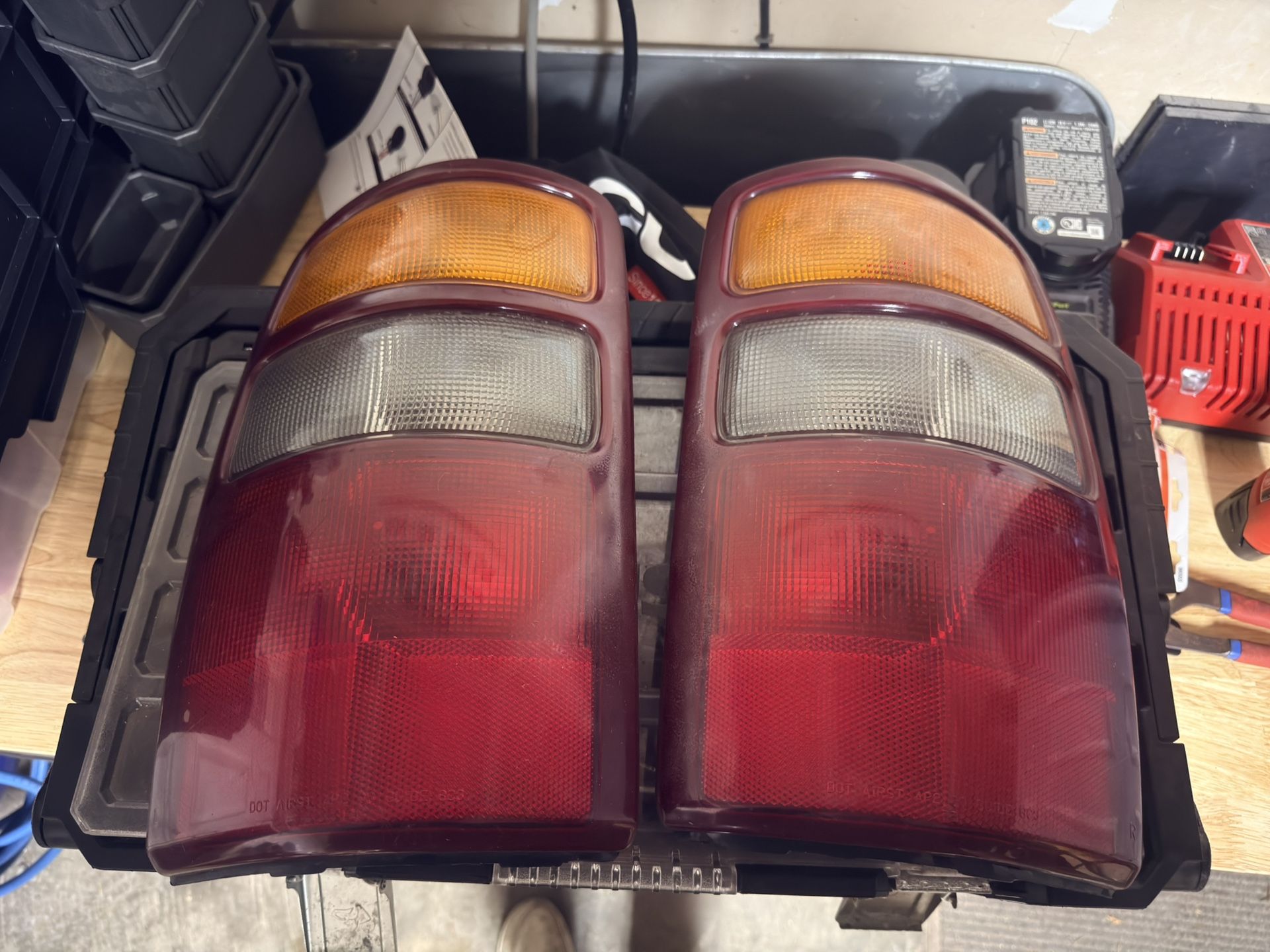 2000-06 Chevrolet Tahoe/Suburban Tail Lights