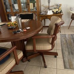 Wooden Gaming/dinning Table With 4 Chairs On Wheels 