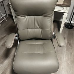 Executive desk chair