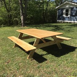 PICNIC TABLE