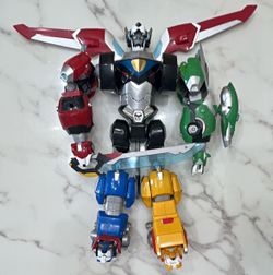 Voltron Legendary Defender Combined Robot Figure