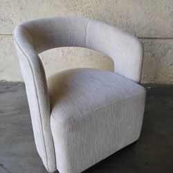 SWIVEL MODERN CHAIR LIKE NEW FABRIC MATERIAL 