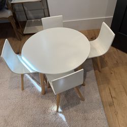 Kids table and chairs set
