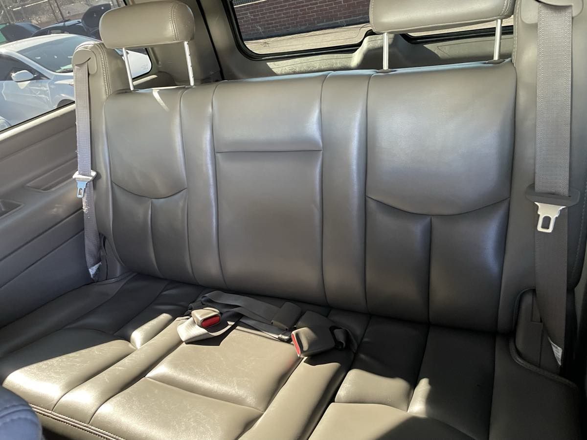 3rd row seat - 2005 GMC Yukon