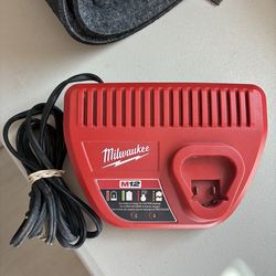 Tool battery charger Milwaukee