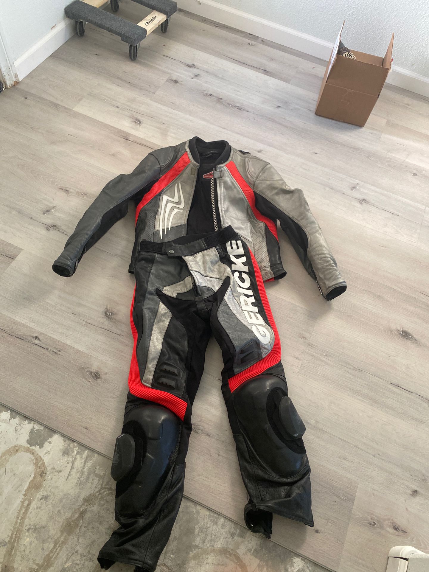 Motorcycle riding suit gear