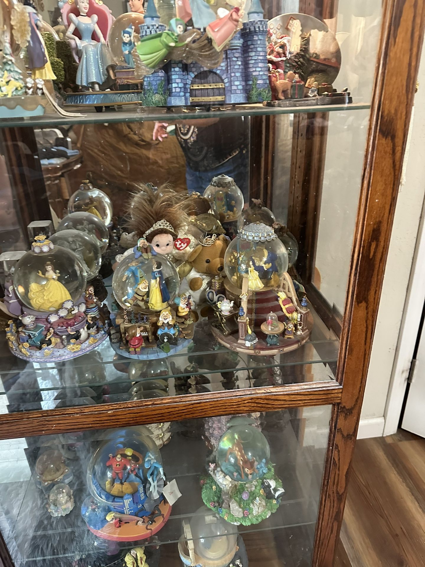 Disney Princesses, Disney Villains And Other Disney Themed Globes. Some Are Musical. All are very heavy and in excellent condition.