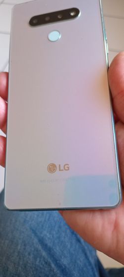 Es un telefono Lg 6 stylo no se compania es esta casi nuevo  no se si TRABAJA Lo carge y nlg stylo 6 no carfa vo carga