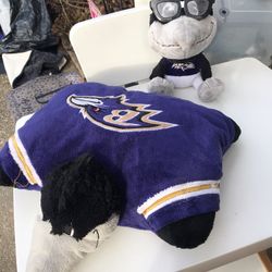 Lnew Ravens throw pillow and ravens bird booth only $20 firm