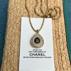 CC PENDANT NECKLACE