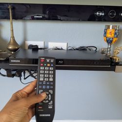 Samsung BD-D5100 Blu-Ray Disc DVD Player And Remote Control Black Mint Condition