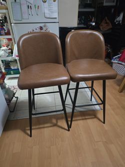 Benedit Swivel Counter & Bar Stool (Set of 2)