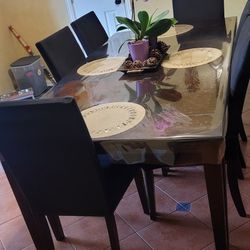 Dining table 6 chairs.
Decorations not included