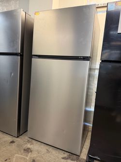 Hisense top freezer 18 cu ft