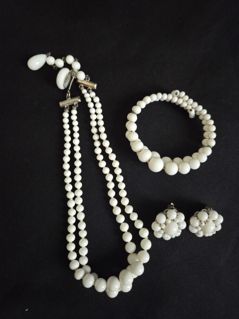 Vtg White Glass Bead Jewelry Set Retro Double Strand Graduating Beads Japan