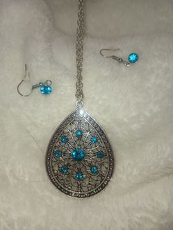 Night blue stone necklace and earrings