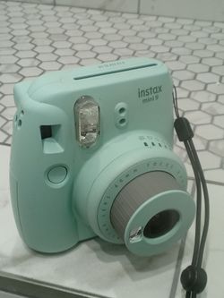 FujiFilm instax mini 9