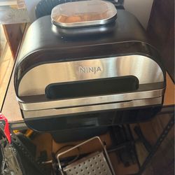 Ninja smokeless indoor grill and air fryer combo