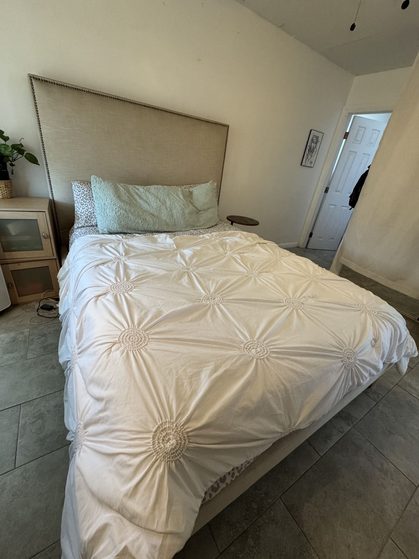 FREE Queen Bed Frame/marco De Cama GRATIS