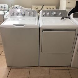 Secadora eléctrica y lavadora en perfectas condiciones