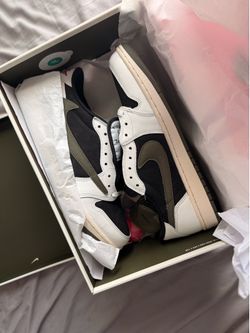 Travis Scott Jordan 1s size 10.5