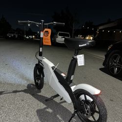 Razor Vector Step Over Electric Scooter - White