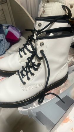 Dr Martens Zavala combat boot in white