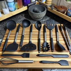 Complete Set of Stainless Steel and Silicone Uitchen Utensils 