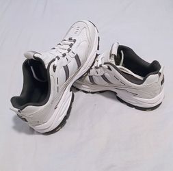 Skechers White Low-Top Training Sneakers size 9.5