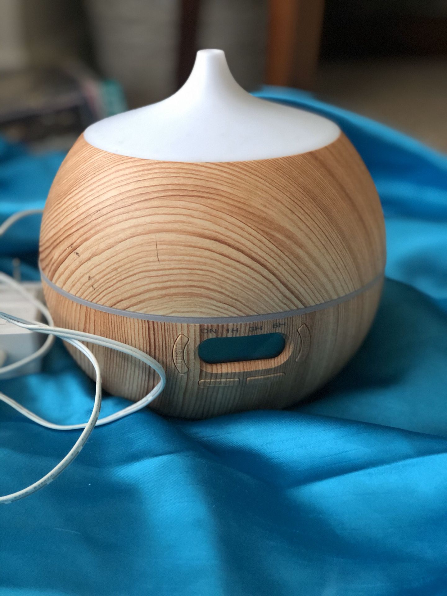 At home essential oils diffuser & slight humidifier wood panel style white spout plug in Preowned