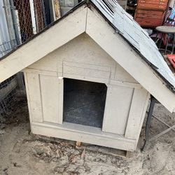 Nice pit bull dog house pellet  size $75