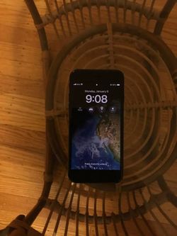 iPhone SE 3rd Gen 2022 Unlocked (Mint Condition)