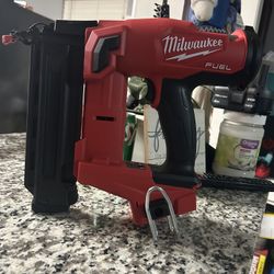 Milwaukee M18 FUEL 18-Volt Lithium-Ion Brushless Cordless Gen II 18-Gauge Brad Nailer (Tool-Only)