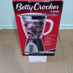 New Betty Crocker Blender. . For Sale.