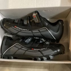 Garnering Cycling Shoes