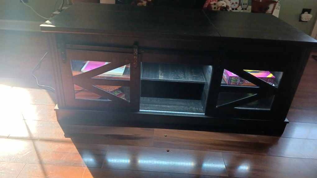 Beautiful Farmhouse Coffee Table