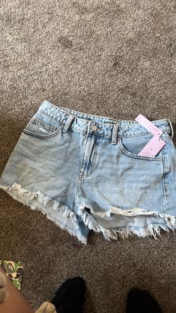 womans mid-rise cutoff shorts