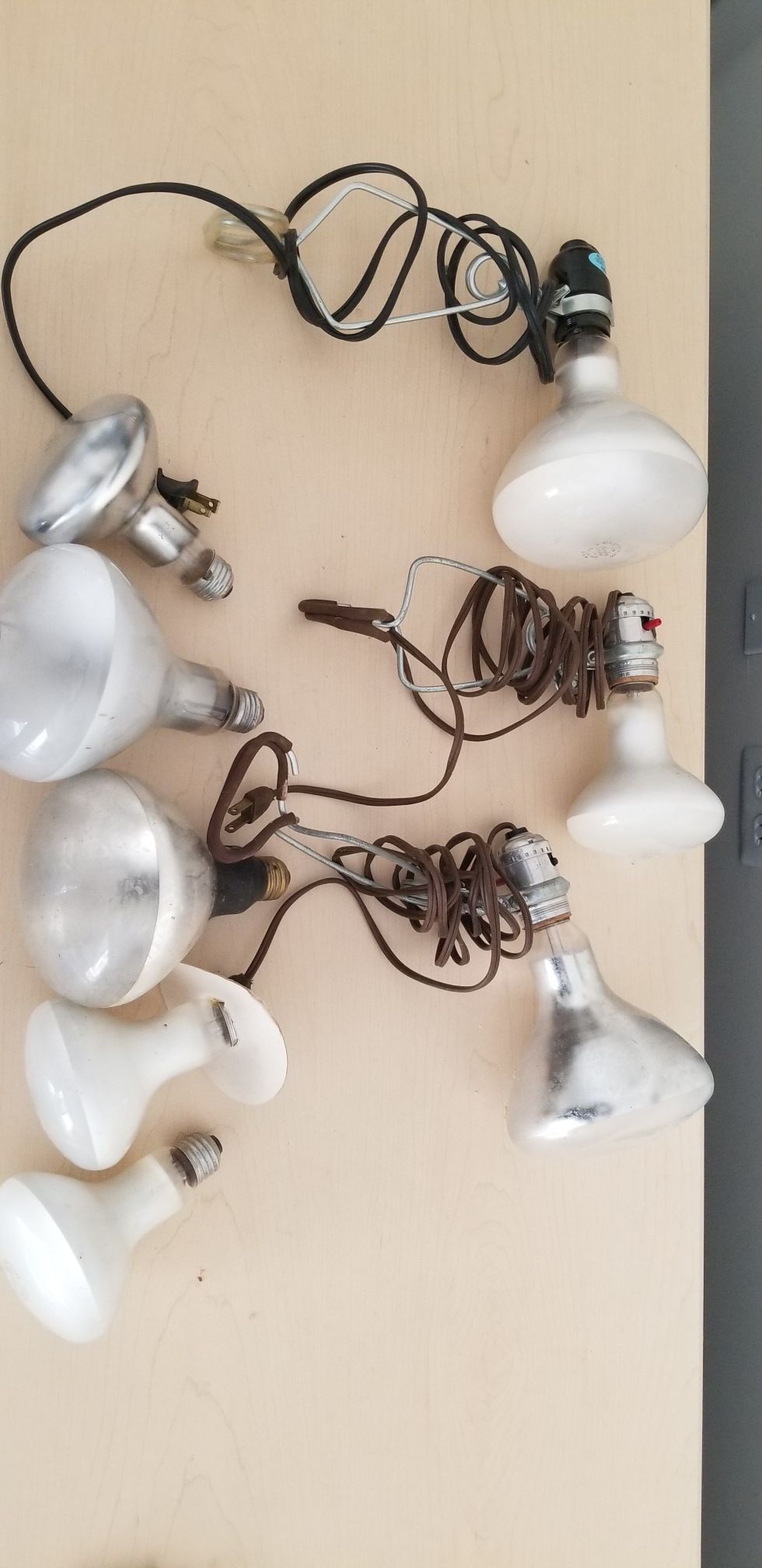 Assorted reflector floodlight bulbs with clip-ons