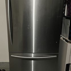Refrigerator ( Hisense) 