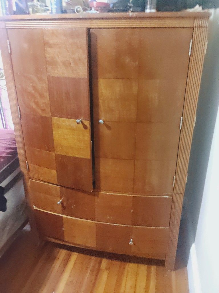 Dresser Free