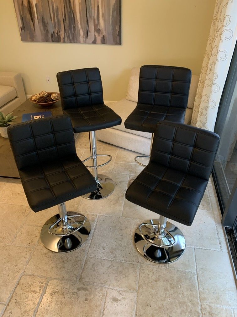 New Adjustable Black Bar Stools - Assembled - 85$ Each - Modern Design with Faux Leather - Swivel Barstool Chair