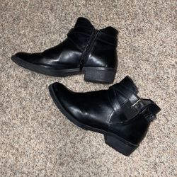 Black leather boots size 7 