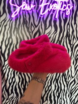 hot pink cozzzy crocs