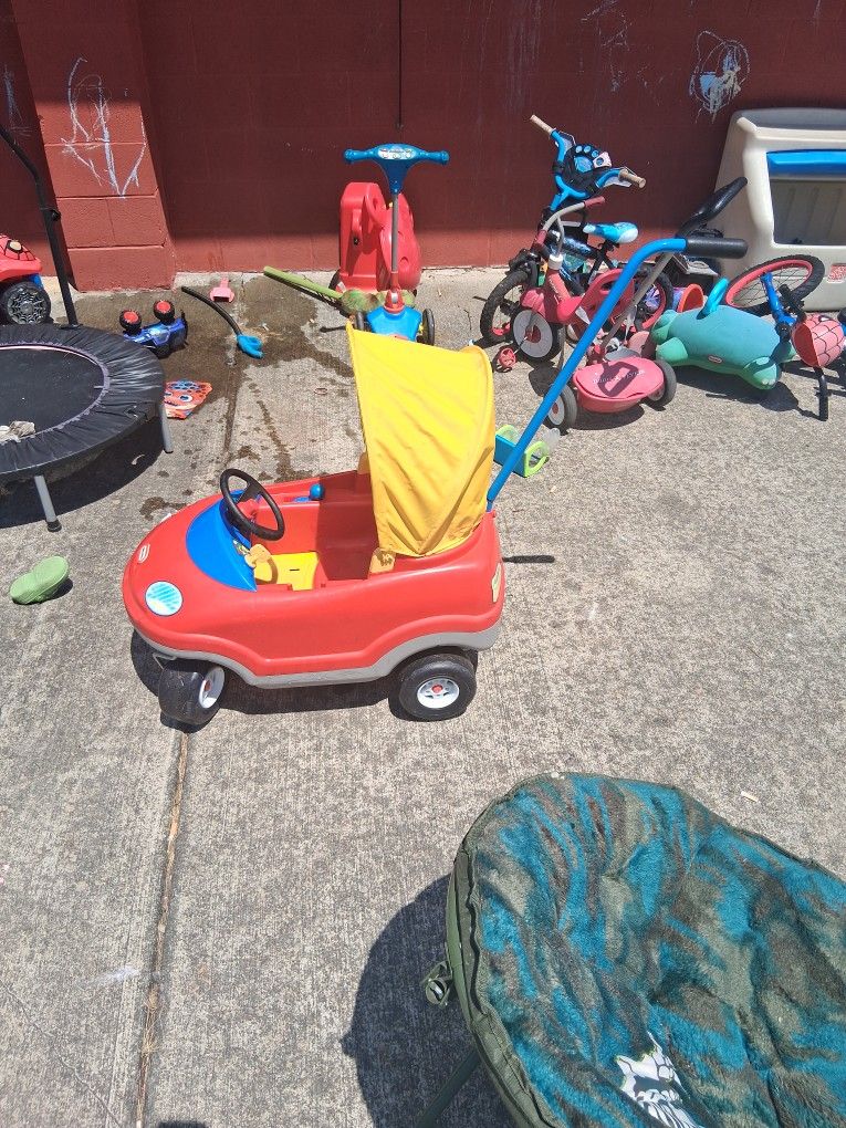 Toddlers Push Car