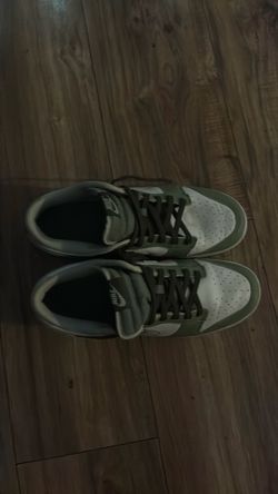 Nike dunk low retro olive green Size 10