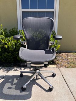Herman miller aeron remastered (size C) office chair