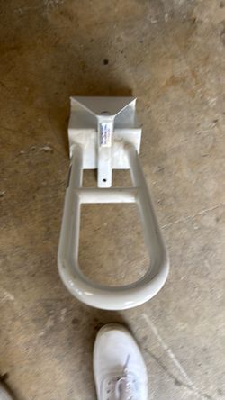 Max wait 250 pound tub handle
