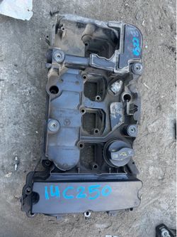 Valve cover for 2014 Mercedes Benz c250 valve cover