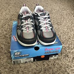 Skechers Size 6 Excellent Condition Shape UPS   Perfect For Exercise 
