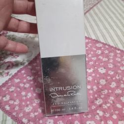 Oscar De La Renta Perfume